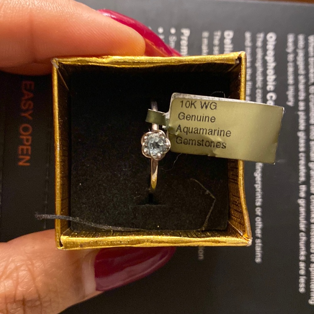 10kg white gold aquamarine ring size 7 1/2